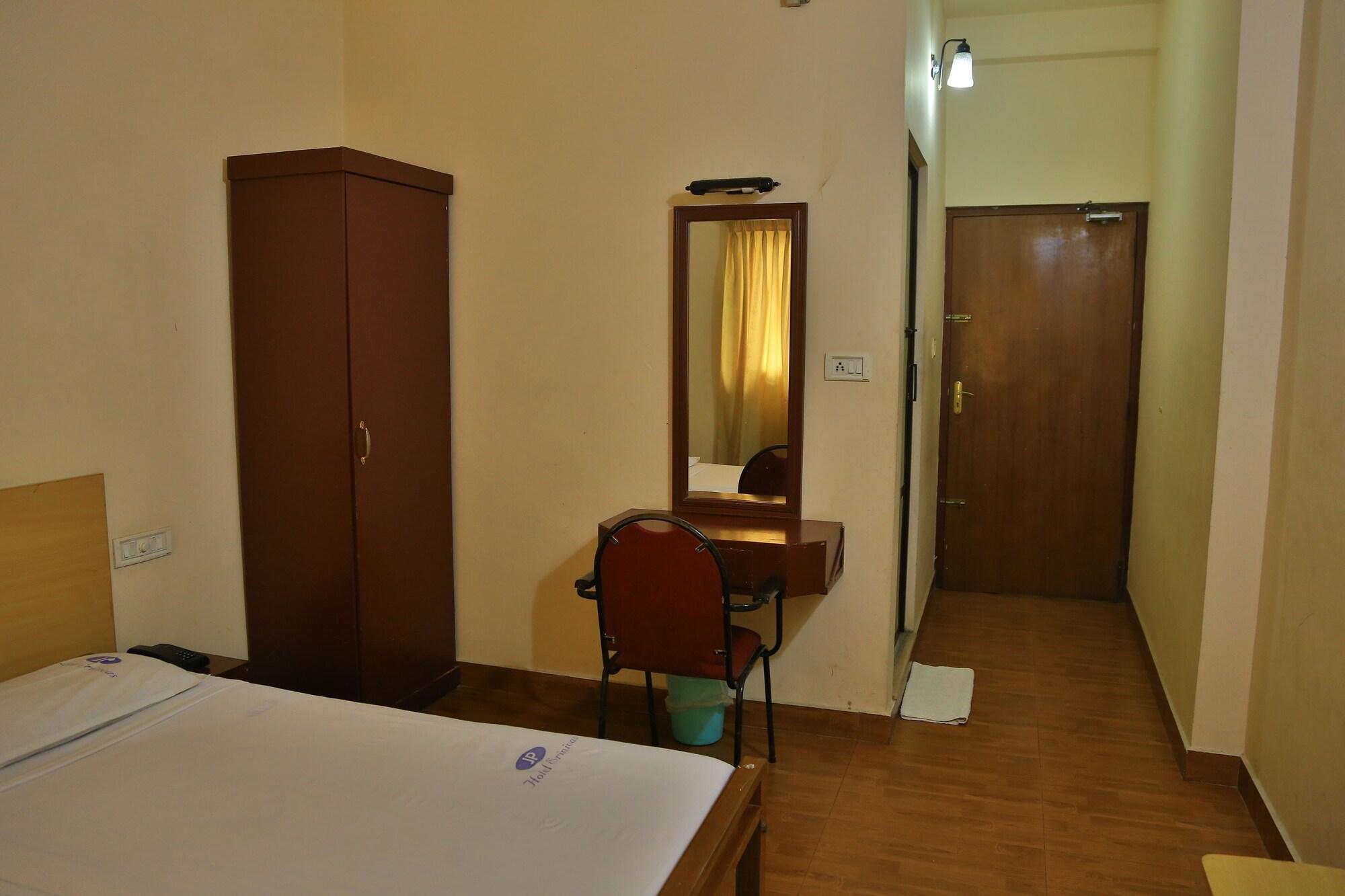 فندق سرينيفاس Kochi المظهر الخارجي الصورة