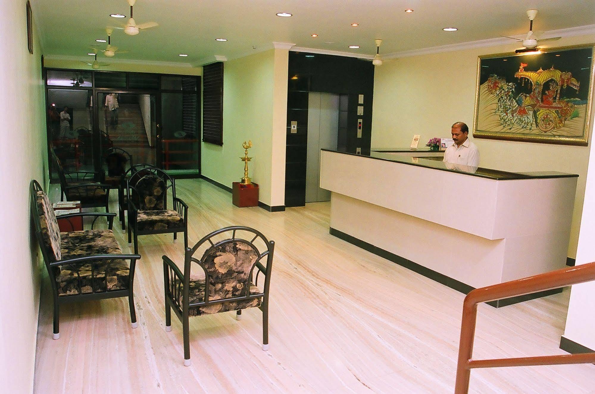 فندق سرينيفاس Kochi المظهر الخارجي الصورة